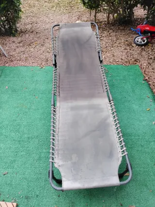 Tumbonas de tela y metal