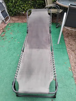 Tumbonas de tela y metal