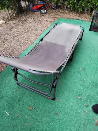 Tumbonas de tela y metal