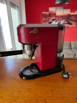 Cafetera Delonghi Roja