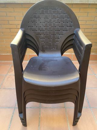 4 Sillas de terraza de plástico marrones