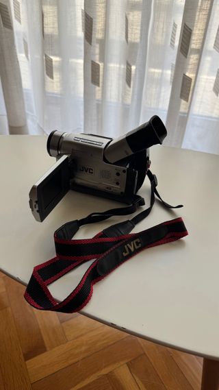 Cámara de video JVC DVL-100 con bolso Daewoo