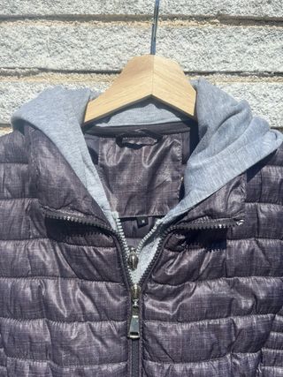Chaqueta entretiempo con capucha