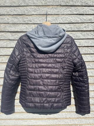 Chaqueta entretiempo con capucha