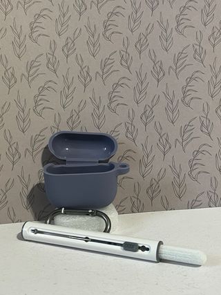 Cover Silicone + Kit Pulizia AirPods 4