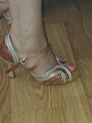Zapatos de baile dorados y plateados con brillante