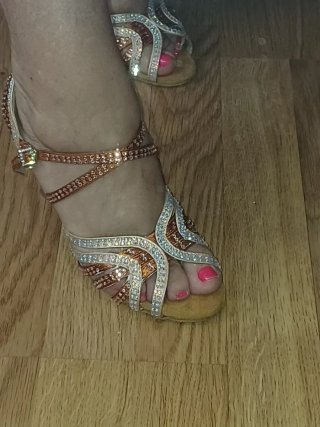 Zapatos de baile dorados y plateados con brillante