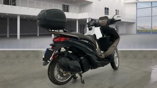 Piaggio Medley 125cc Maxi Scooter