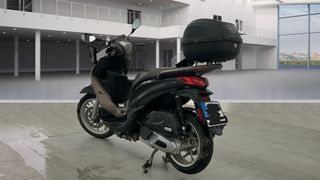 Piaggio Medley 125cc Maxi Scooter