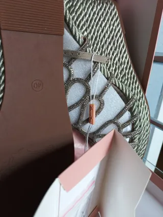 Sandalias cuña Alma en Pena doradas/verdes