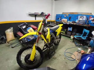 Suzuki RMZ 450 2016 Amarilla y rosa