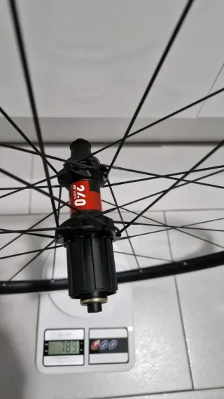 Rueda trasera DT Swiss 240, llanta RR411