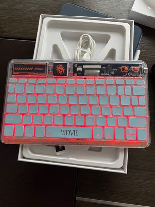 Teclado Bluetooth VIDVIE transparente con luz.