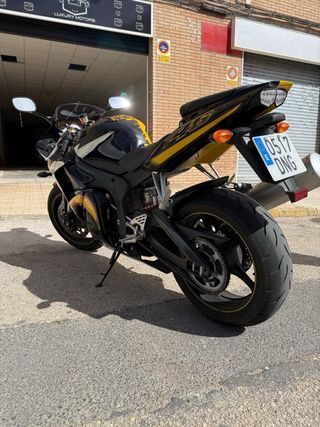 Yamaha R6 Sportbike