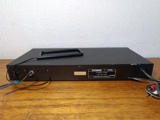 Stereo Tuner Synthesizer Fisher FM-256