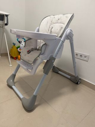 Trona bebé cómoda y segura