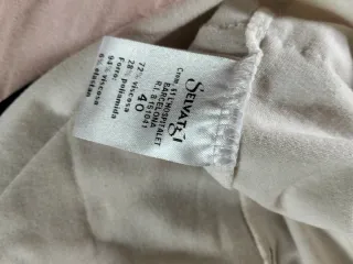 Vestido negro con volantes