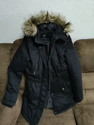 Anorak juvenil negro con capucha