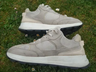 Deportivas H&M Beige y Blancas