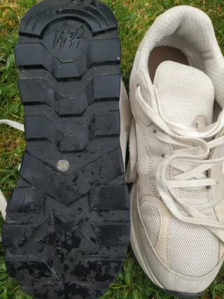 Deportivas H&M Beige y Blancas