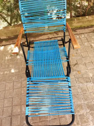 Silla reclinable azul y negra