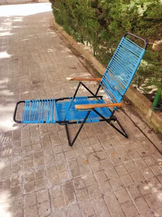 Silla reclinable azul y negra