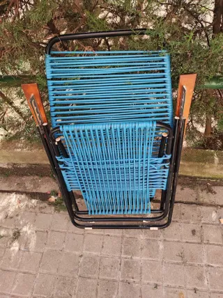 Silla reclinable azul y negra