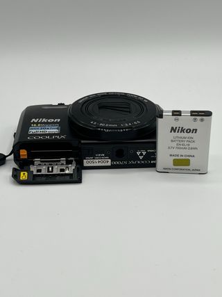 Nikon Coolpix S7000 Fotocamera Digitale Nera