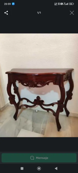 Consola clásica de madera oscura