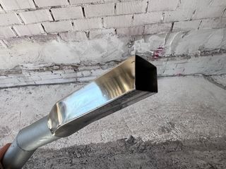 Cola de escape en acero inoxidable para coche