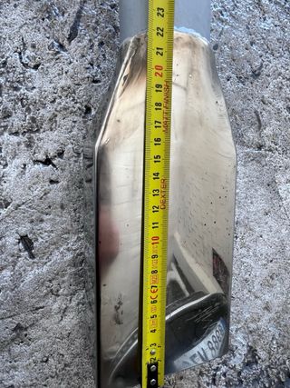 Cola de escape en acero inoxidable para coche