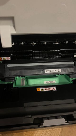 Impresora Brother DCP con tinta negra nueva