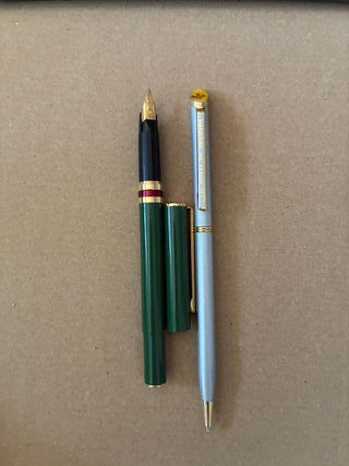 Pluma y bolígrafo Caja Rural Granada