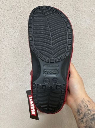 Crocs Clásicos Neo Spider-Man