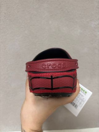 Crocs Clásicos Neo Spider-Man