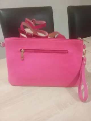 Zapatos de tacón y bolso