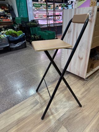 Taburete plegable con respaldo