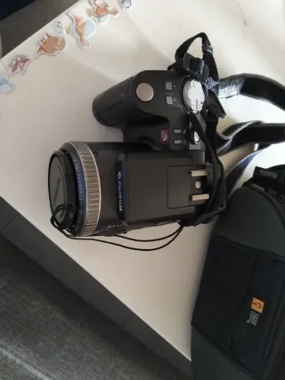 cámara Fujifilm con funda