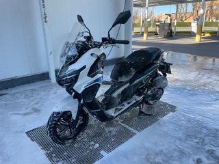Moto Scooter 125cc Blanca y Azul 2024