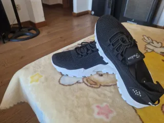 Deportivas mujer negras y blancas