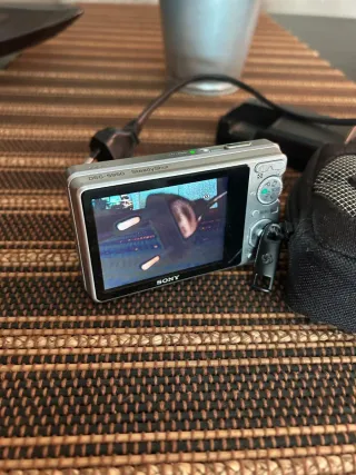 Cámara Digital Sony Cyber-shot Plata