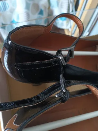 Zapatos de tacón negros para mujer