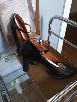 Zapatos de tacón negros para mujer