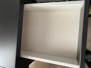 Escritorio negro con 2 cajoneras