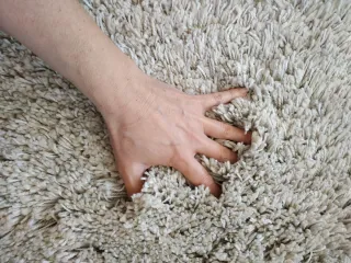 Set di 3 tappeti in pelo lungo grigio chiaro