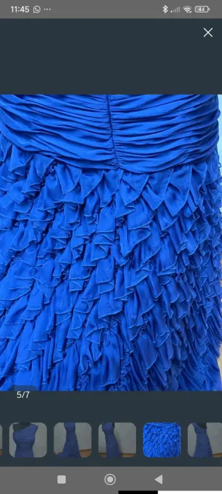 Vestido de fiesta azul con volantes