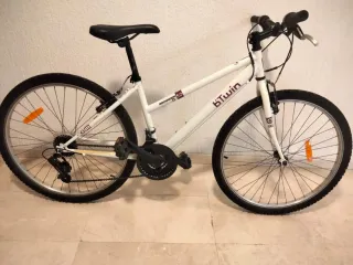 Bicicleta Btwin Rockrider 5.0 Blanca. Cadete.