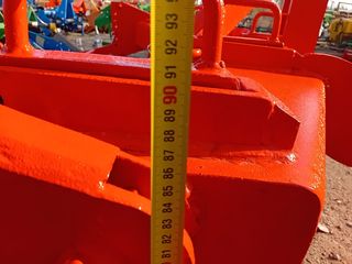 TOPOS O SUBSOLADOR DE 5 PUAS CON RODILLO TRASERO.