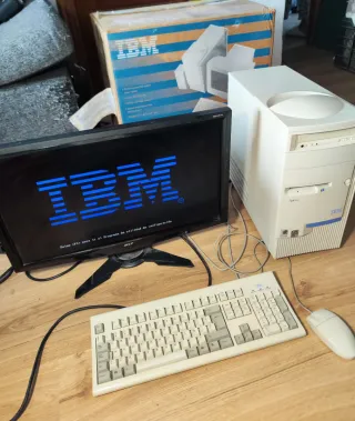 Ordenador IBM Aptiva 2137-E30 Pentium MMX 1997