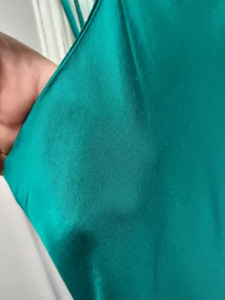 Vestido Zara satén verde
